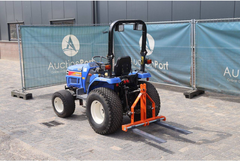Iseki TM 3240 - Tracteur agricole: photos 4 Iseki TM 3240 - Tracteur agricole: photos 4