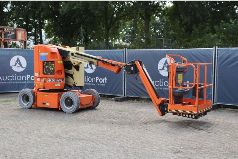 JLG E300AJP - Nacelle articulée: photos 3 JLG E300AJP - Nacelle articulée: photos 3