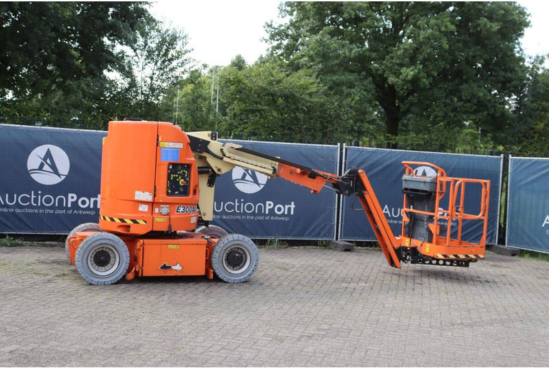 JLG E300AJP - Nacelle articulée: photos 1 JLG E300AJP - Nacelle articulée: photos 1