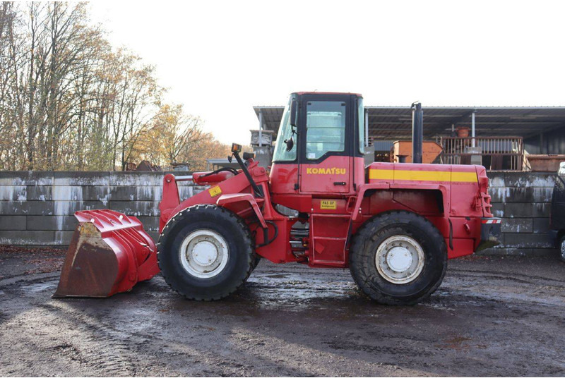 Komatsu WA 270-3 - Chargeuse sur pneus: photos 2 Komatsu WA 270-3 - Chargeuse sur pneus: photos 2