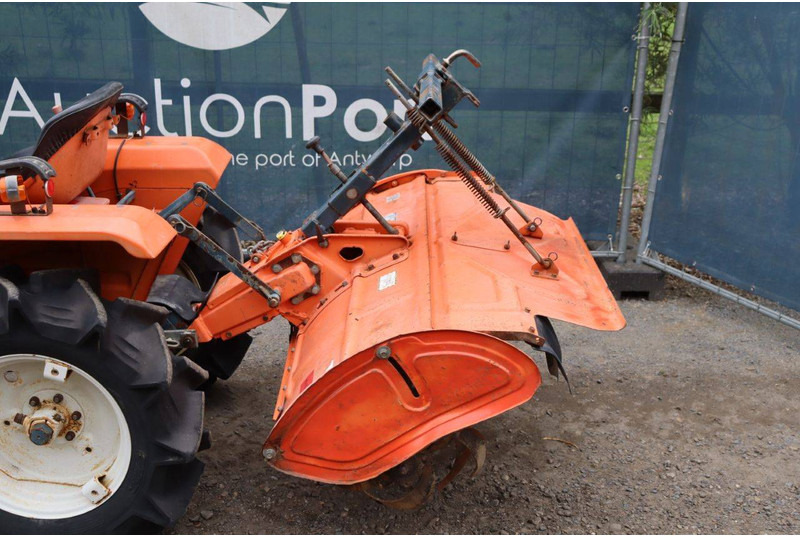 Tracteur agricole Kubota B1402: photos 16