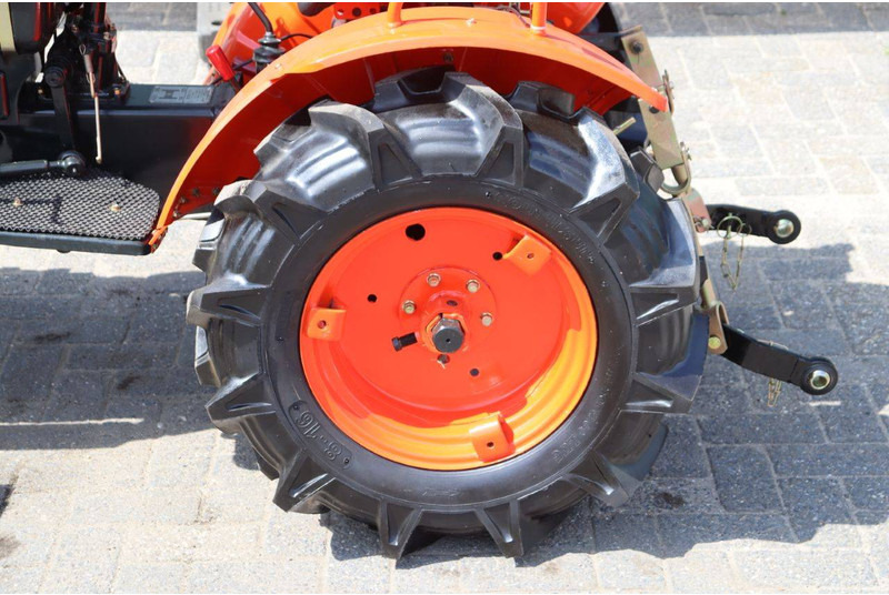 Tracteur agricole Kubota B7001: photos 16