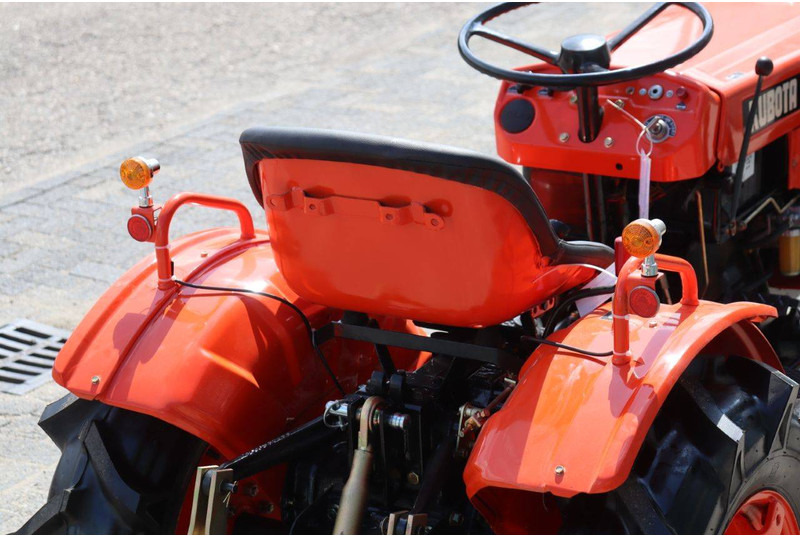 Tracteur agricole Kubota B7001: photos 20