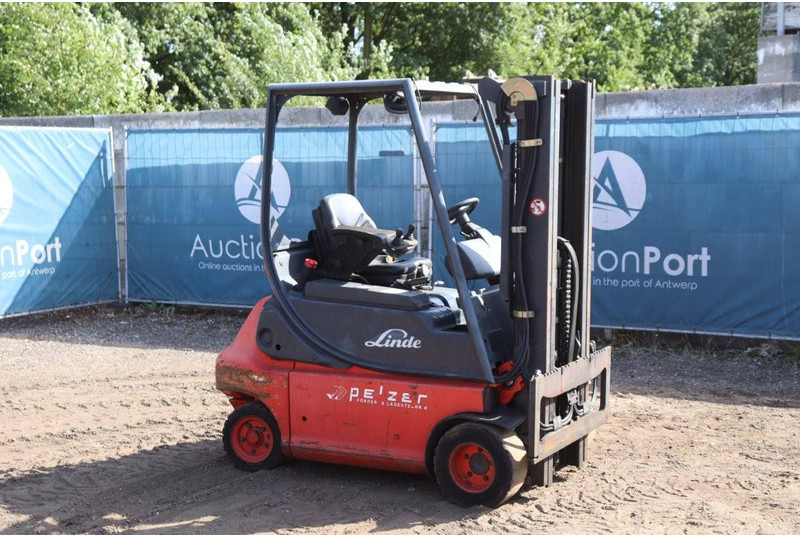 Linde E20P-02 - Chariot élévateur électrique: photos 3 Linde E20P-02 - Chariot élévateur électrique: photos 3