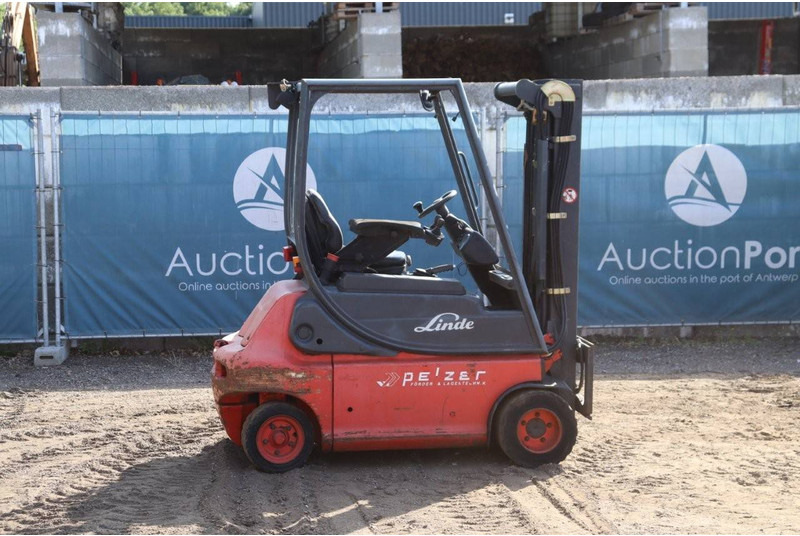 Linde E20P-02 - Chariot élévateur électrique: photos 1 Linde E20P-02 - Chariot élévateur électrique: photos 1