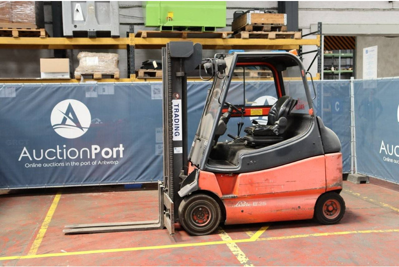 Linde E25-02 - Chariot élévateur électrique: photos 1 Linde E25-02 - Chariot élévateur électrique: photos 1
