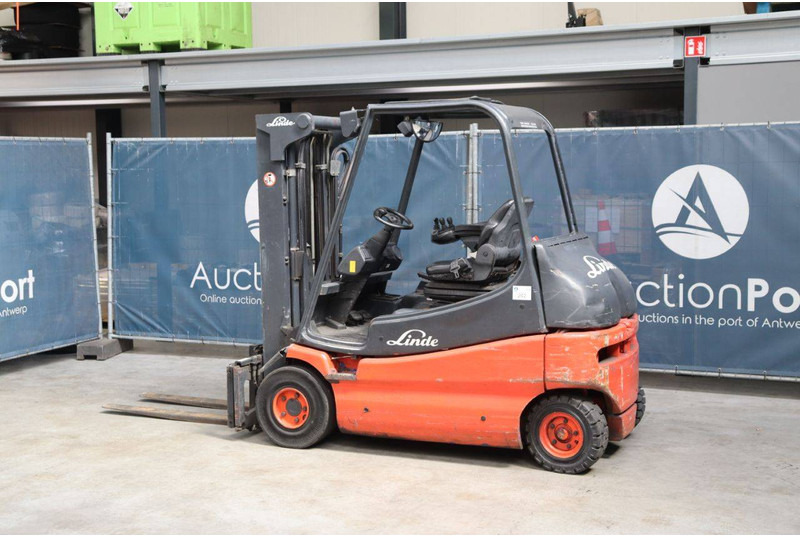 Linde E25-02 - Chariot élévateur électrique: photos 3 Linde E25-02 - Chariot élévateur électrique: photos 3