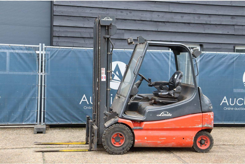 Linde E25-02 - Chariot élévateur électrique: photos 1 Linde E25-02 - Chariot élévateur électrique: photos 1