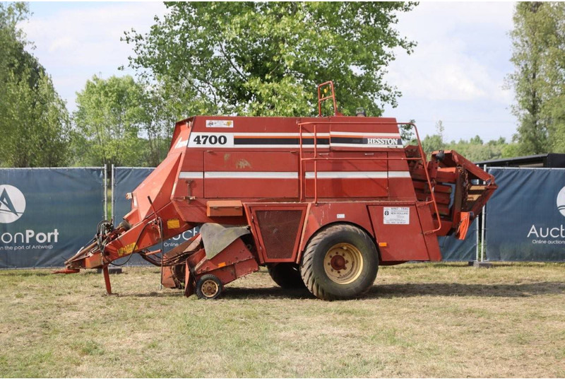 Hesston 4700 - Machine agricole: photos 1 Hesston 4700 - Machine agricole: photos 1