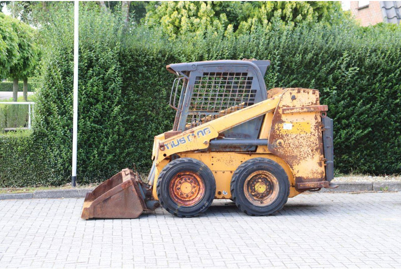 Mustang 2040 - Chargeuse sur pneus: photos 1 Mustang 2040 - Chargeuse sur pneus: photos 1