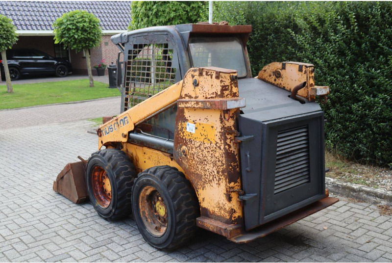 Mustang 2040 - Chargeuse sur pneus: photos 4 Mustang 2040 - Chargeuse sur pneus: photos 4