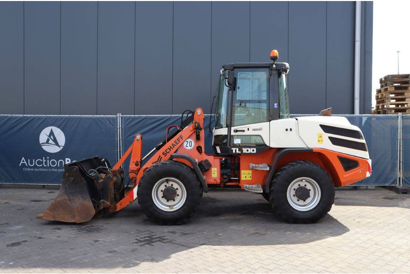 Schaeff TL100 - Chargeuse sur pneus: photos 2 Schaeff TL100 - Chargeuse sur pneus: photos 2