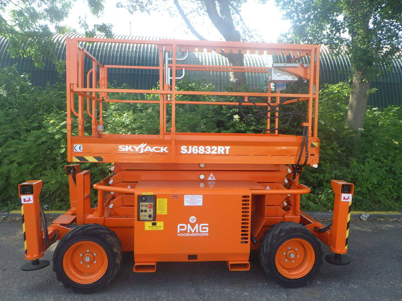 Skyjack SJ6832RT - Nacelle ciseaux: photos 1 Skyjack SJ6832RT - Nacelle ciseaux: photos 1