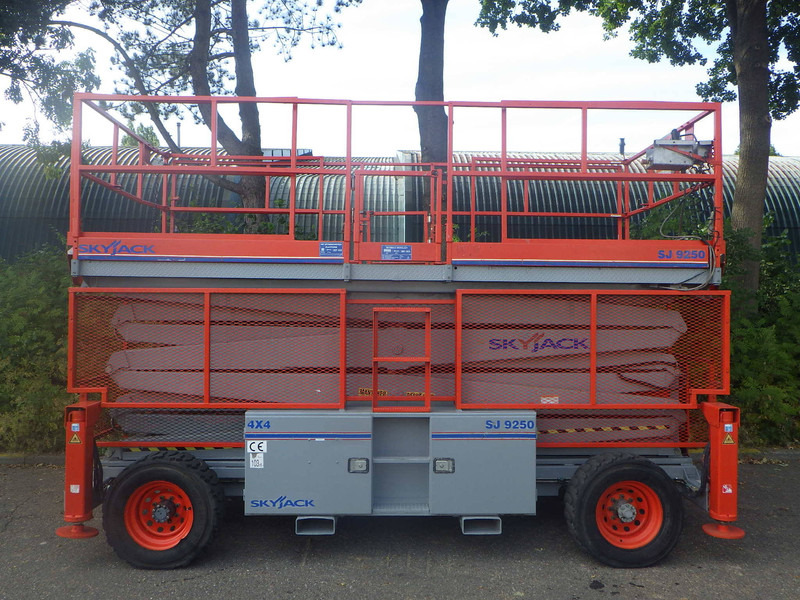 Skyjack SJ9250RT - Nacelle ciseaux: photos 1 Skyjack SJ9250RT - Nacelle ciseaux: photos 1