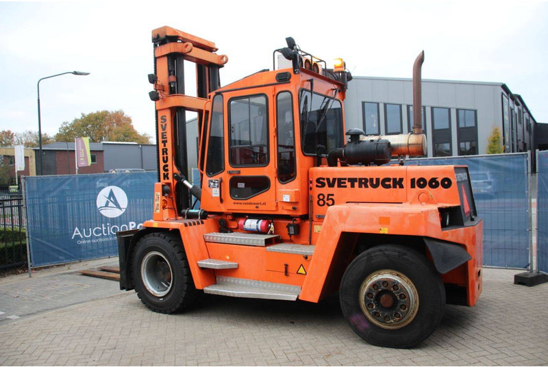 Svetruck 1060-30 - Chariot porte-conteneur: photos 3 Svetruck 1060-30 - Chariot porte-conteneur: photos 3