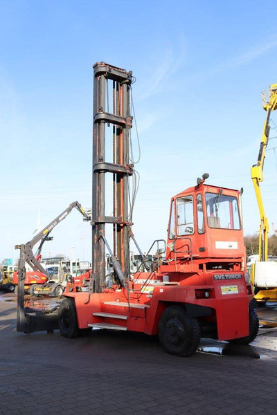 Svetruck 18ECS 42/6H - Reach stacker: photos 3 Svetruck 18ECS 42/6H - Reach stacker: photos 3