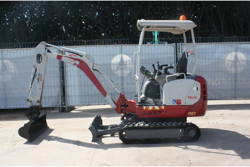 Takeuchi TB216 - Mini pelle: photos 2 Takeuchi TB216 - Mini pelle: photos 2