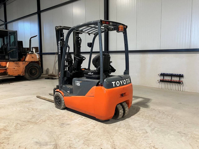 Toyota 8FBET16 - Chariot élévateur électrique: photos 3 Toyota 8FBET16 - Chariot élévateur électrique: photos 3