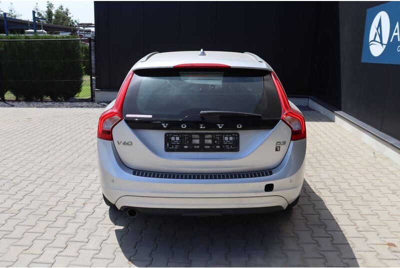 Volvo V60 D3 R-Design - Voiture break: photos 5 Volvo V60 D3 R-Design - Voiture break: photos 5