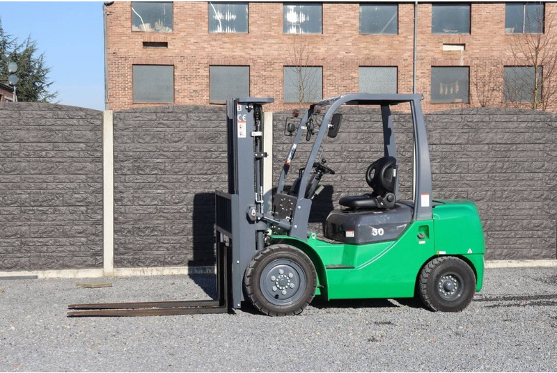 Yanmar FD30 - Chariot élévateur diesel: photos 1 Yanmar FD30 - Chariot élévateur diesel: photos 1
