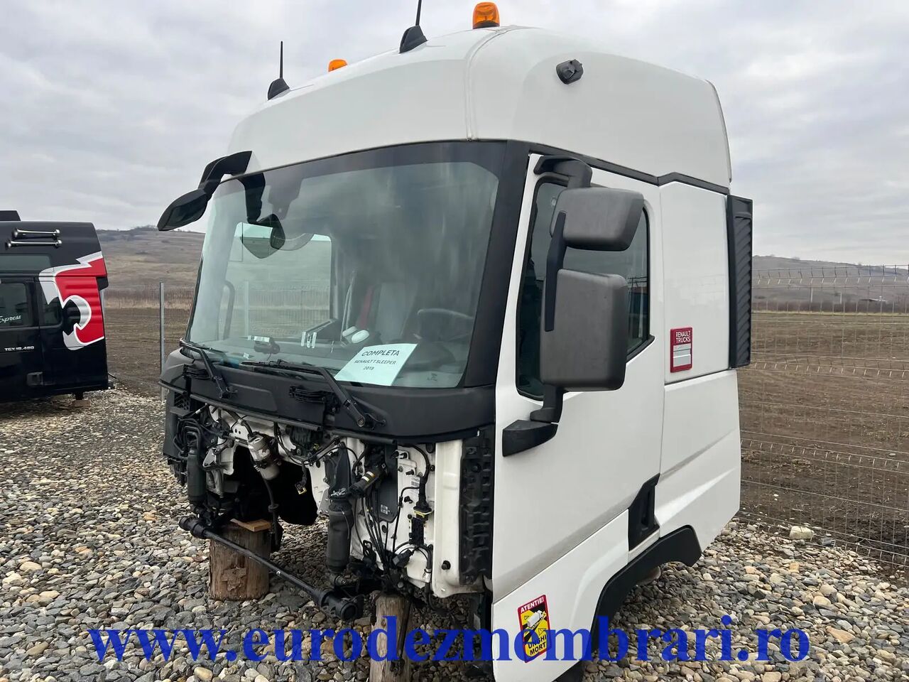 CABINA RENAULT T SLEEPER - Cabine pour Camion: photos 2 CABINA RENAULT T SLEEPER - Cabine pour Camion: photos 2