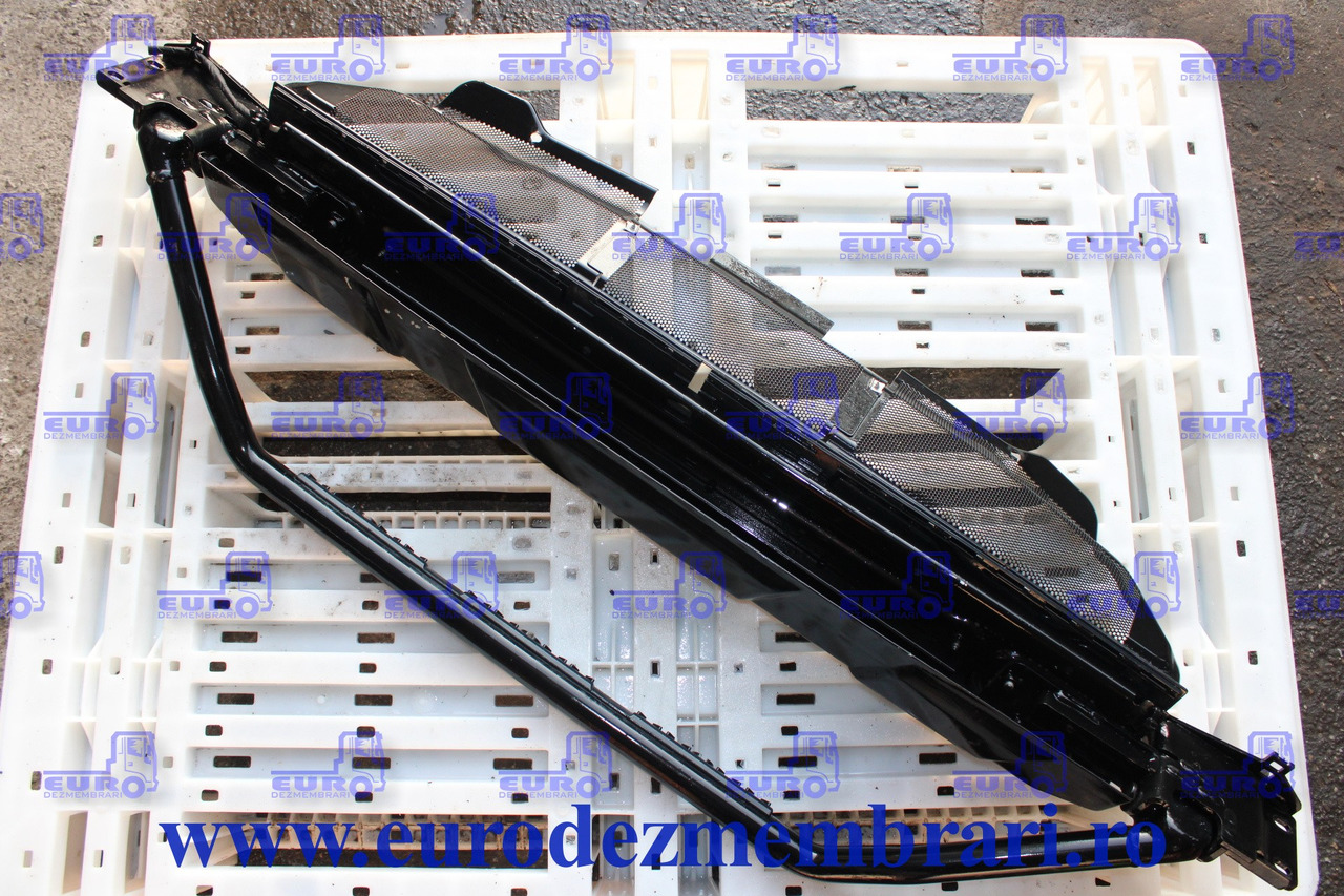 SCARA FRONTALA MAN TGS TG3 81.41610.5807, 81.41610.5788, 81.41614.0361 - Pare-chocs pour Camion: photos 2 SCARA FRONTALA MAN TGS TG3 81.41610.5807, 81.41610.5788, 81.41614.0361 - Pare-chocs pour Camion: photos 2