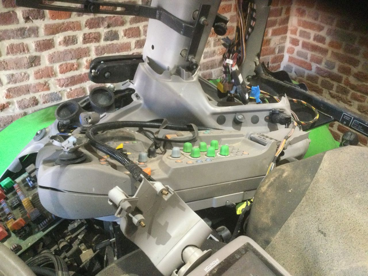 Pièce cabine - Pièces de rechange pour Tracteur agricole: photos 5 Pièce cabine - Pièces de rechange pour Tracteur agricole: photos 5