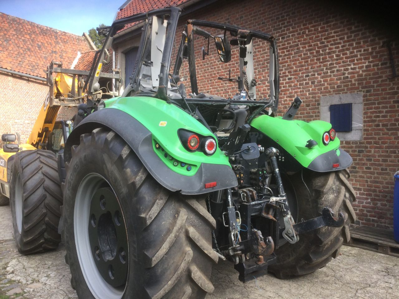 Pièce cabine - Pièces de rechange pour Tracteur agricole: photos 1 Pièce cabine - Pièces de rechange pour Tracteur agricole: photos 1