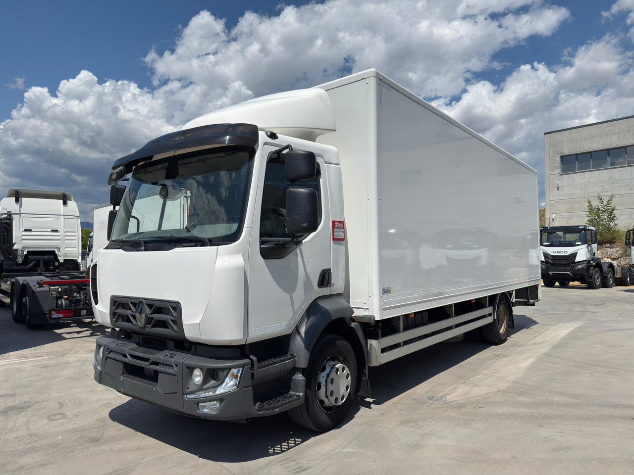 RENAULT D E6 (VAN) - Camion fourgon: photos 1 RENAULT D E6 (VAN) - Camion fourgon: photos 1