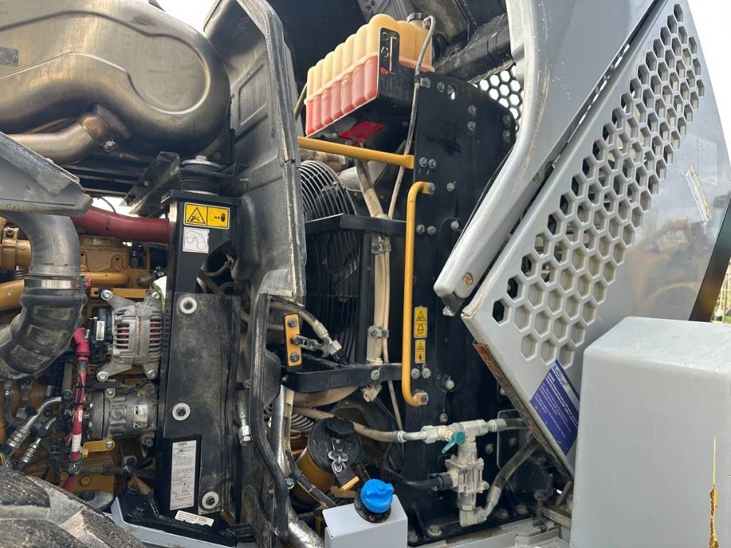 Chargeuse sur pneus CAT 962 M (NEW REMAN ENGINE): photos 18