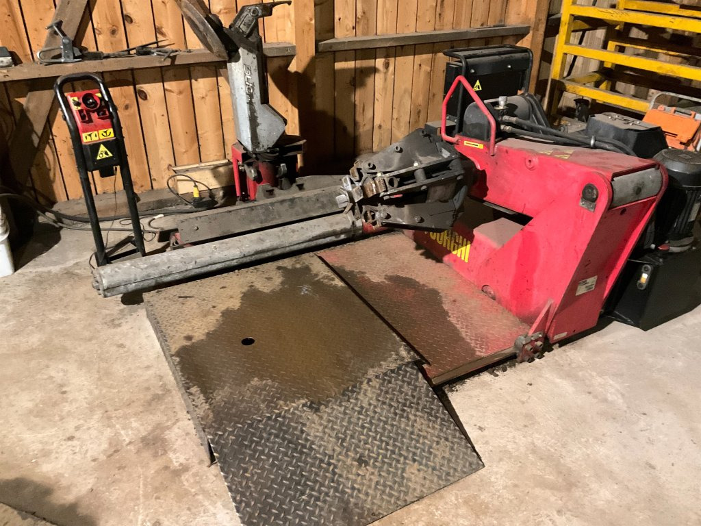 Corghi HD 1400 - Équipement de garage: photos 1 Corghi HD 1400 - Équipement de garage: photos 1