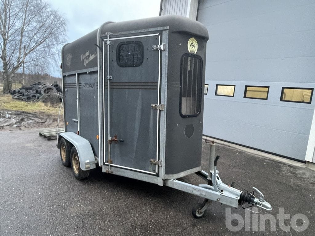 FAUTRAS PROVAN boggi - Van chevaux: photos 2 FAUTRAS PROVAN boggi - Van chevaux: photos 2