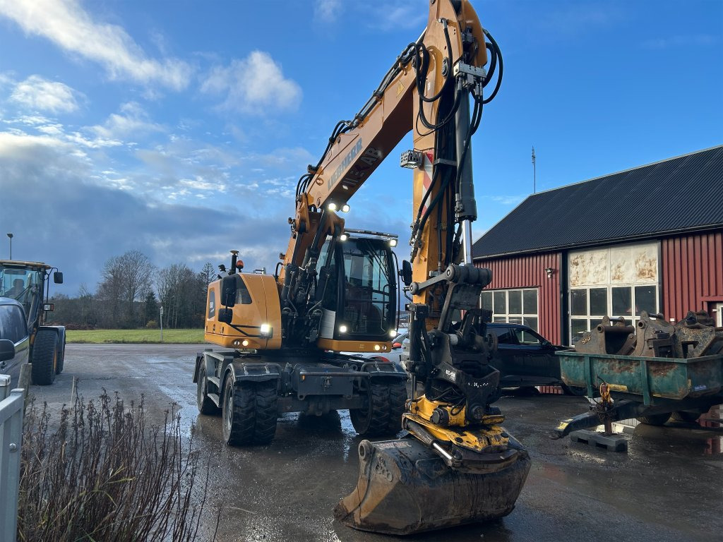 Liebherr 918C - Pelle sur pneus: photos 1 Liebherr 918C - Pelle sur pneus: photos 1