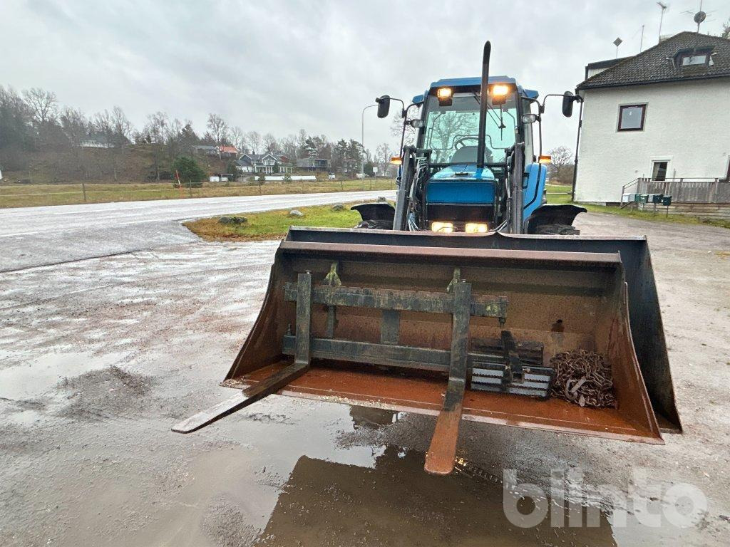 NEW HOLLAND 5640 - Tracteur agricole: photos 2 NEW HOLLAND 5640 - Tracteur agricole: photos 2