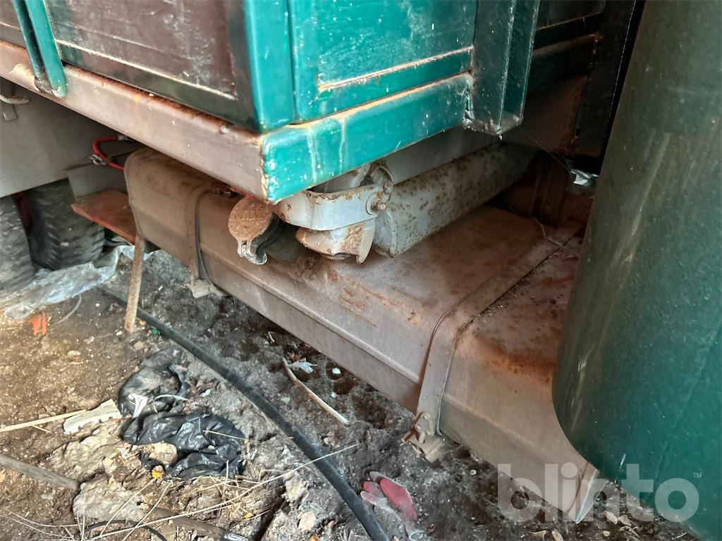 Camion plateau VOLVO L 475 Reparationsobjekt: photos 12 Camion plateau VOLVO L 475 Reparationsobjekt: photos 12