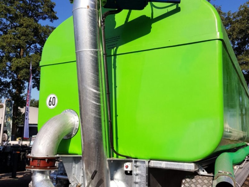 Güllezubringfass GFK - Tonne à lisier: photos 5 Güllezubringfass GFK - Tonne à lisier: photos 5