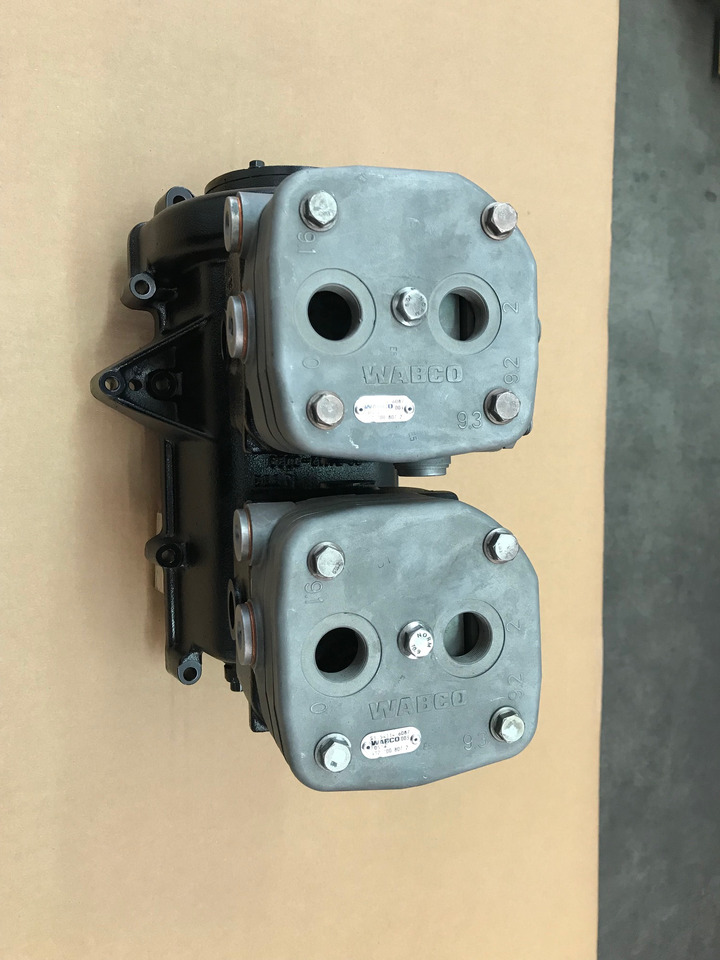 Compresseur d'air COMPRESSORE ARIA BICILINDRICO RAFFREDDATO AD ACQUA - MAN 51541007190: photos 6