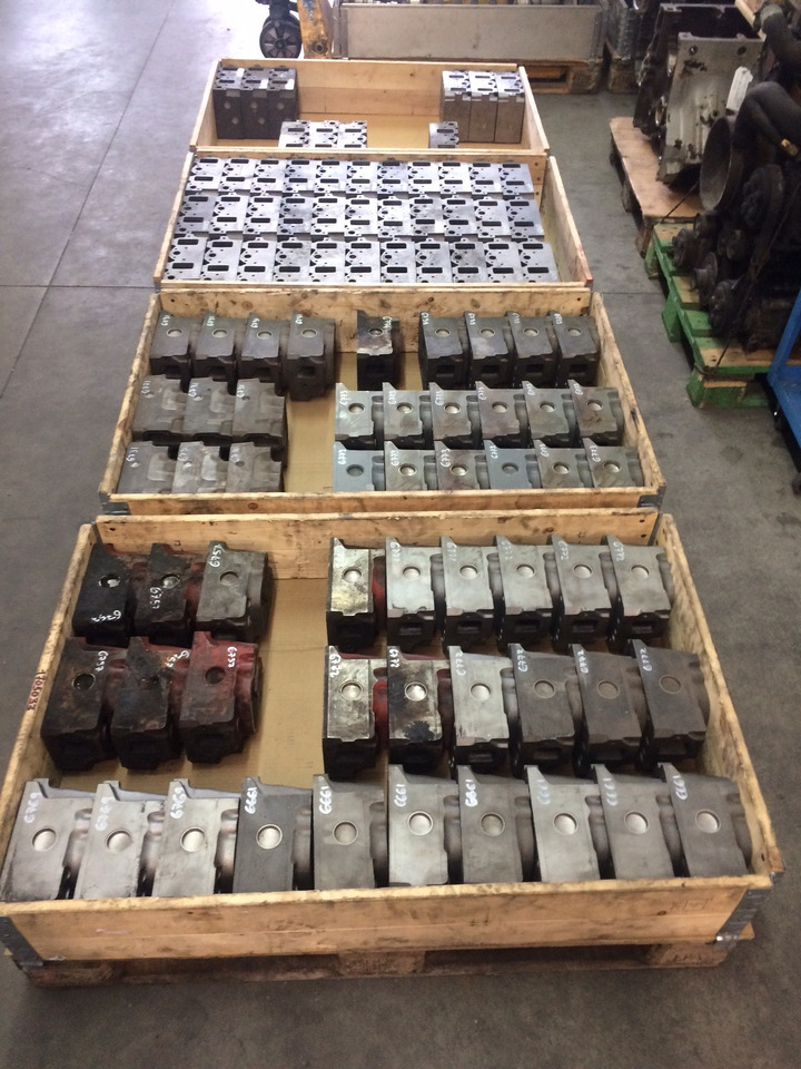 TESTATA MOTORE MAN D2865 / D2866 2V / D2876 2V / D2848 2V / D2840 2V / D2842 2V - Culasse: photos 4 TESTATA MOTORE MAN D2865 / D2866 2V / D2876 2V / D2848 2V / D2840 2V / D2842 2V - Culasse: photos 4