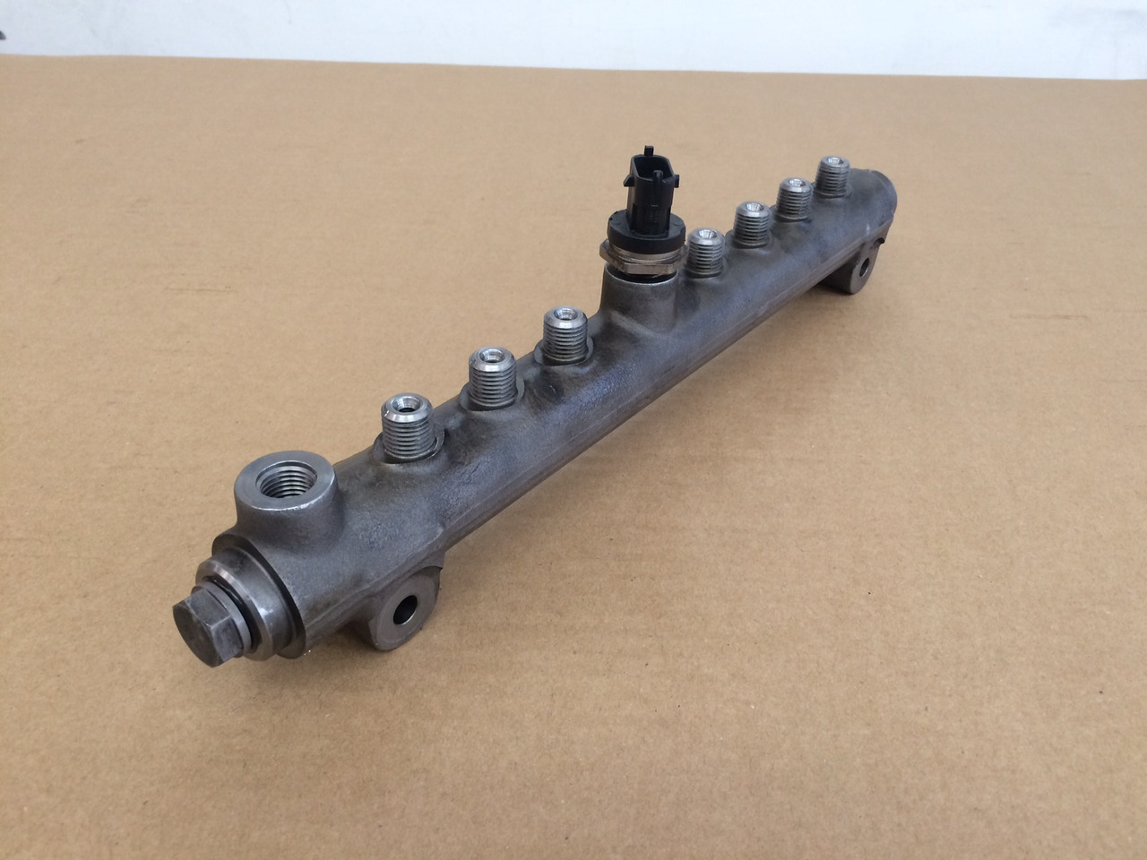 TUBO PRESSIONE COMMON RAIL MAN 51103116063 - Système de carburant: photos 2 TUBO PRESSIONE COMMON RAIL MAN 51103116063 - Système de carburant: photos 2