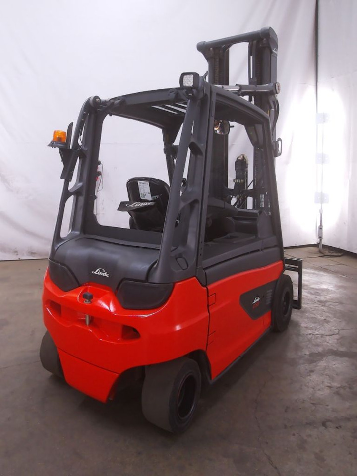 Linde E30L-01 - Chariot élévateur électrique: photos 2 Linde E30L-01 - Chariot élévateur électrique: photos 2