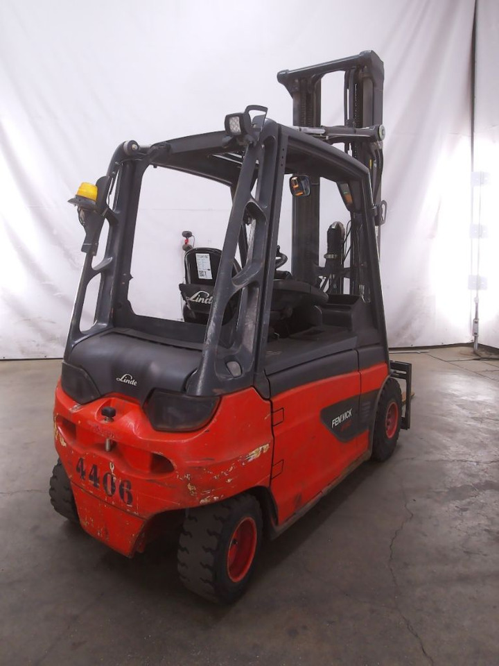Linde E30L-01 - Chariot élévateur électrique: photos 2 Linde E30L-01 - Chariot élévateur électrique: photos 2