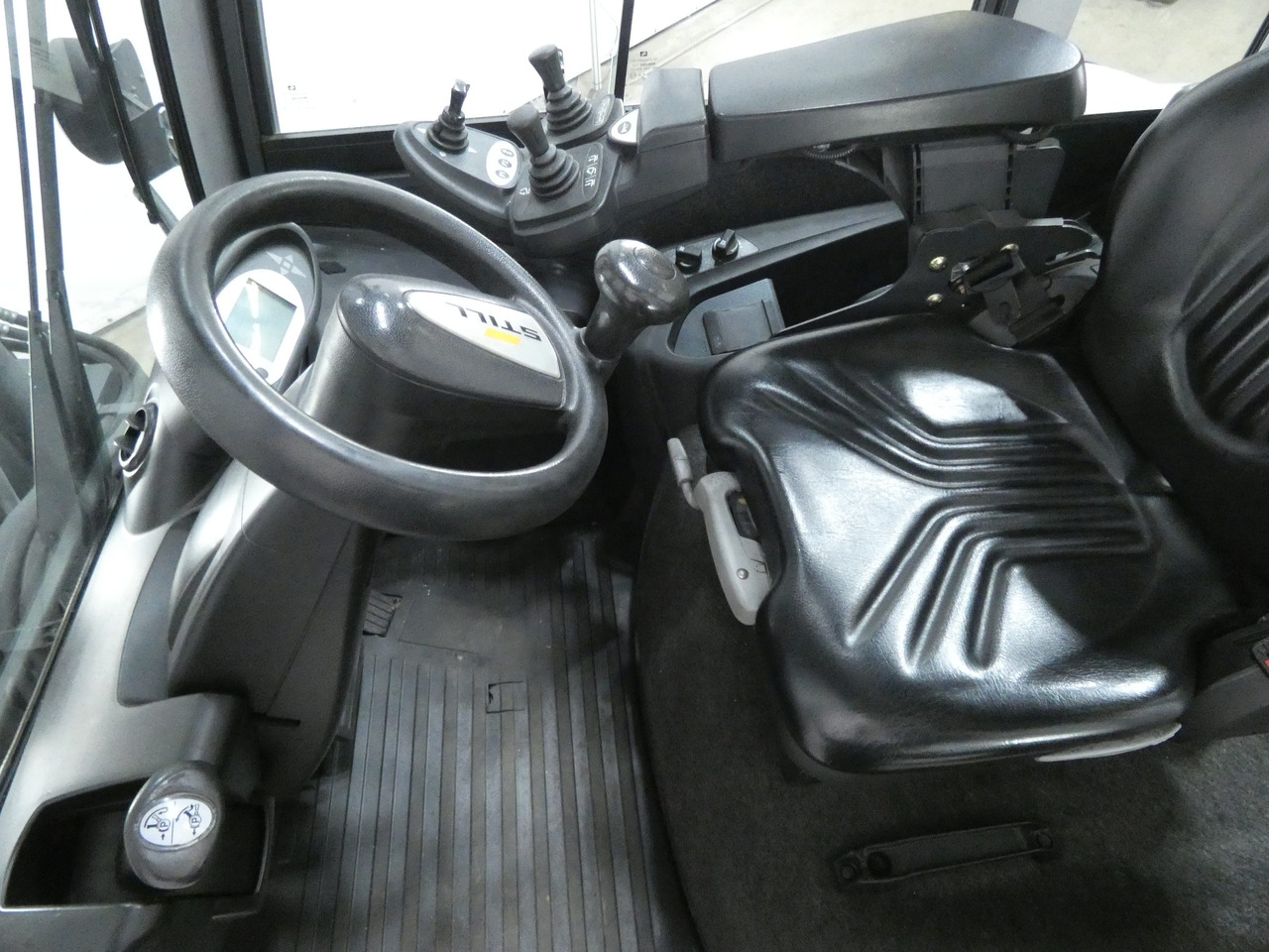 Still RX70-80/900 - Chariot élévateur diesel: photos 3 Still RX70-80/900 - Chariot élévateur diesel: photos 3