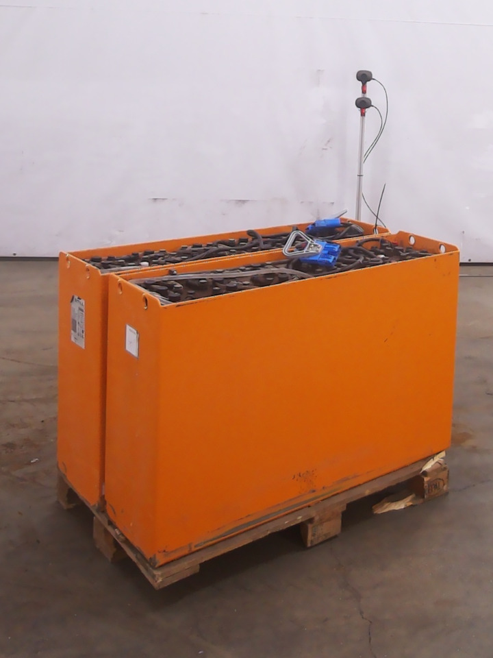 Weitere 2XBATTERIE - Accumulateur pour Matériel de manutention: photos 1 Weitere 2XBATTERIE - Accumulateur pour Matériel de manutention: photos 1