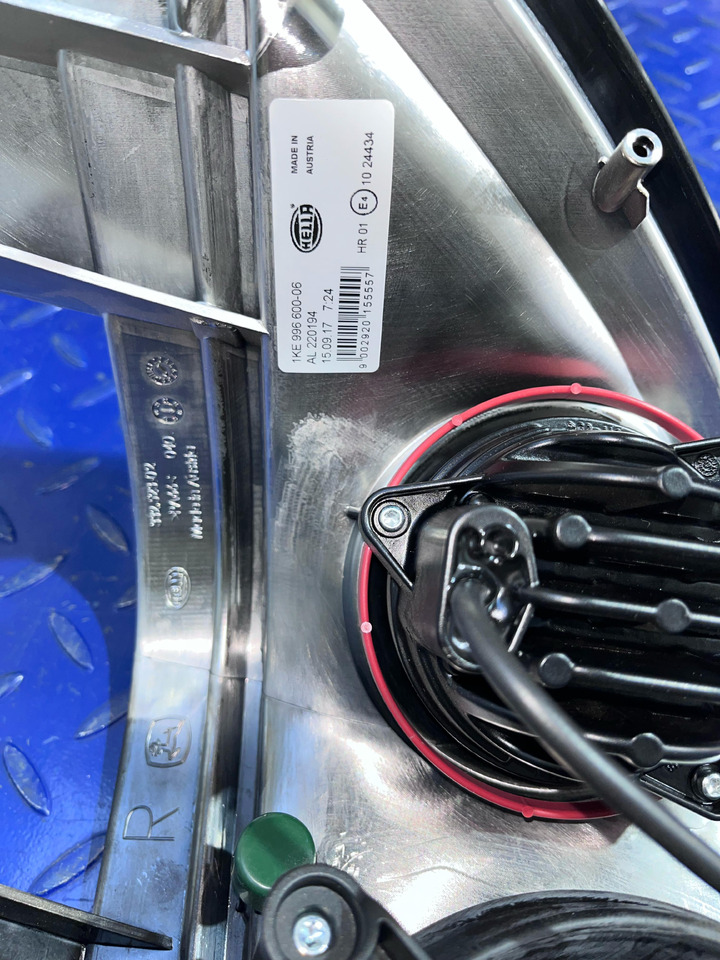 HELLA Headlight Set 1KE996 600-05 / 06 - Feu avant: photos 5 HELLA Headlight Set 1KE996 600-05 / 06 - Feu avant: photos 5