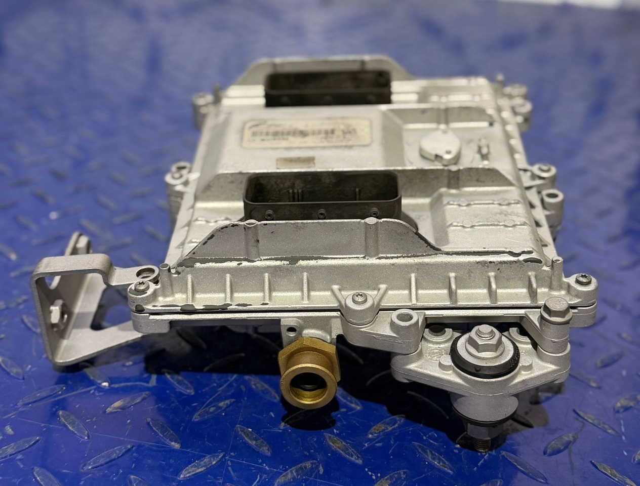 Iveco Engine Control Unit - Bloc de gestion pour Camion: photos 2 Iveco Engine Control Unit - Bloc de gestion pour Camion: photos 2