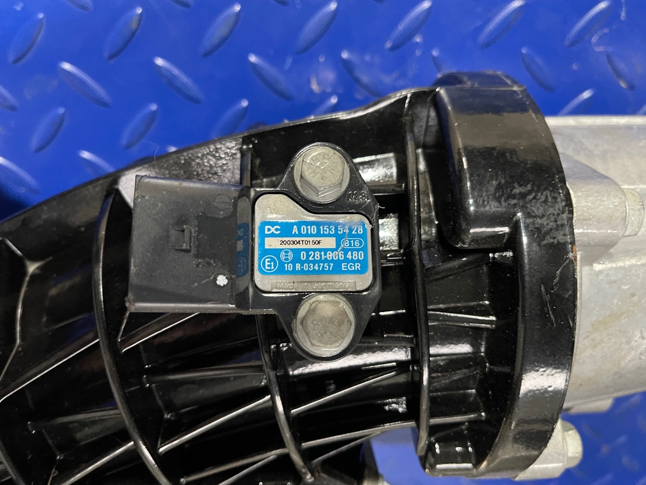 Mercedes-Benz EURO 6 Pressure Sensor A0101535428 - Système d'admission d'air: photos 2 Mercedes-Benz EURO 6 Pressure Sensor A0101535428 - Système d'admission d'air: photos 2