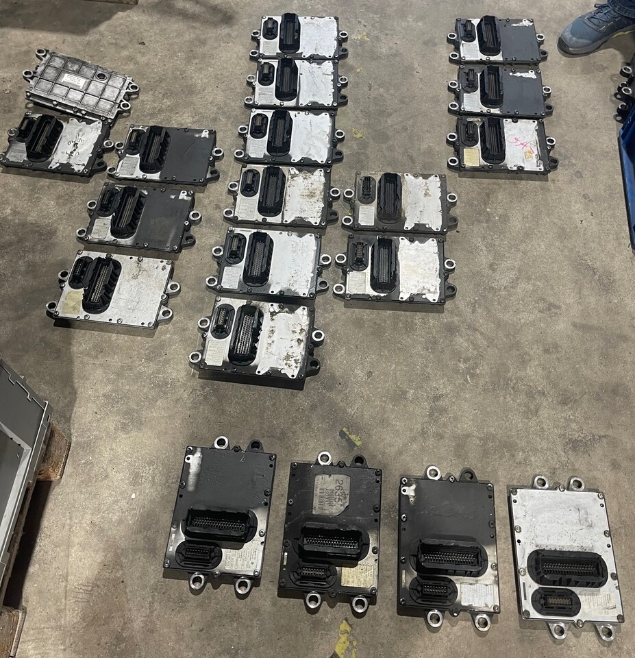 Mercedes PLD ECU A0654471240 - Bloc de gestion pour Camion: photos 1 Mercedes PLD ECU A0654471240 - Bloc de gestion pour Camion: photos 1