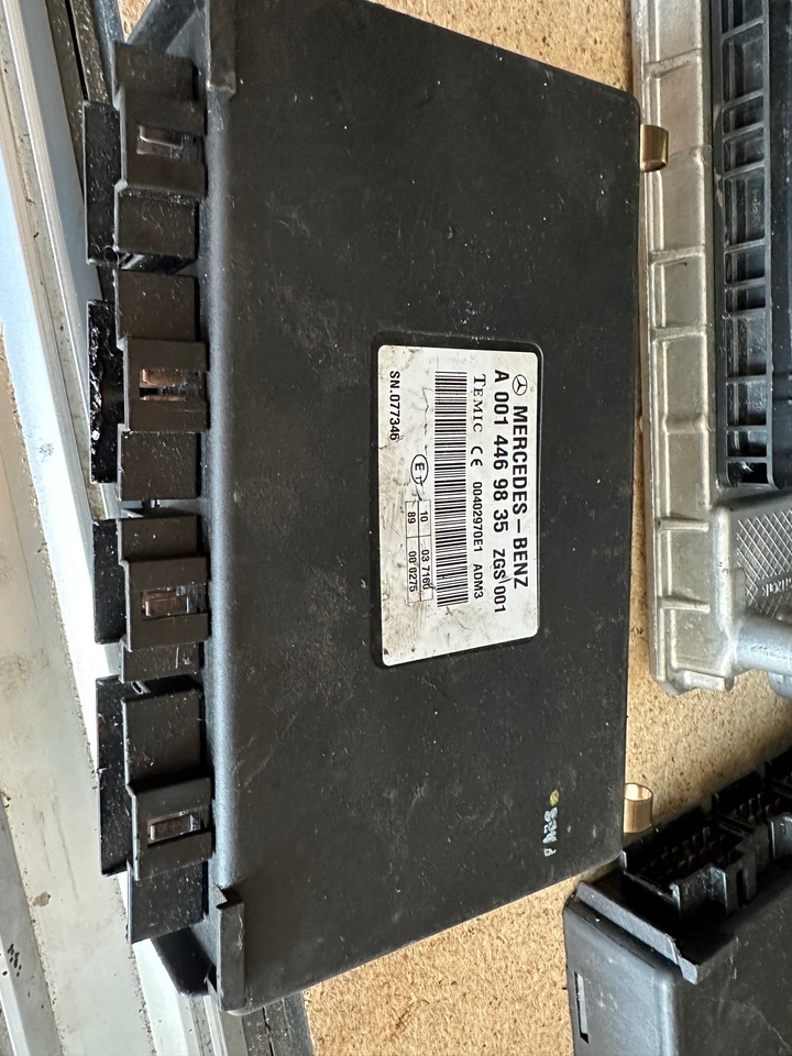 Temic Mercedes Unimog Ecu A0004469835 - Bloc de gestion pour Autre matériel: photos 1 Temic Mercedes Unimog Ecu A0004469835 - Bloc de gestion pour Autre matériel: photos 1