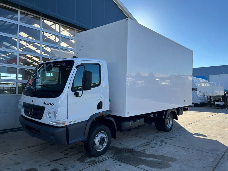 Mercedes-Benz Accelo 915 4x2 Closed Cargo Truck - Camion fourgon: photos 1 Mercedes-Benz Accelo 915 4x2 Closed Cargo Truck - Camion fourgon: photos 1