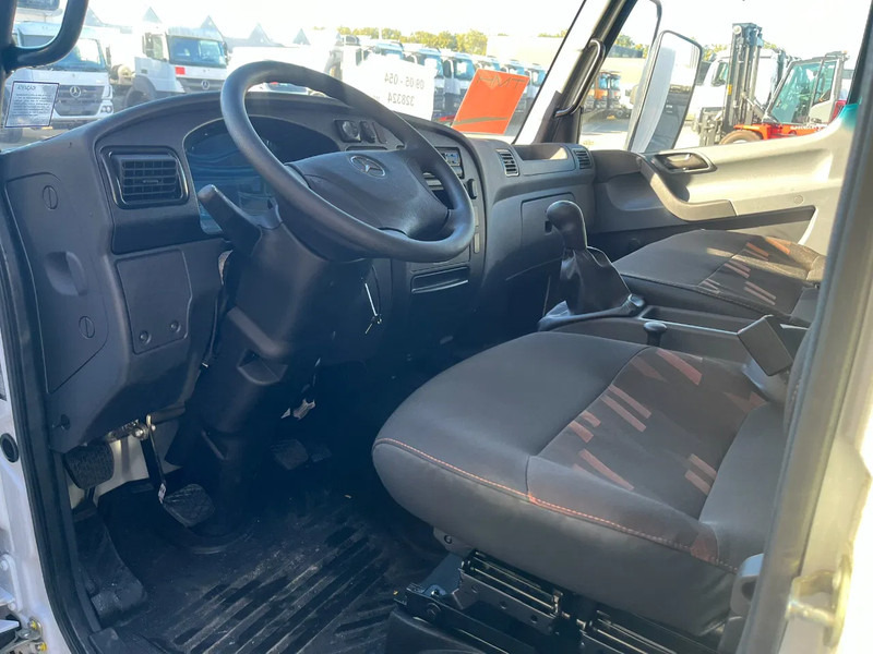 Camion fourgon neuf Mercedes-Benz Accelo 915 4x2 Closed Cargo Truck: photos 15